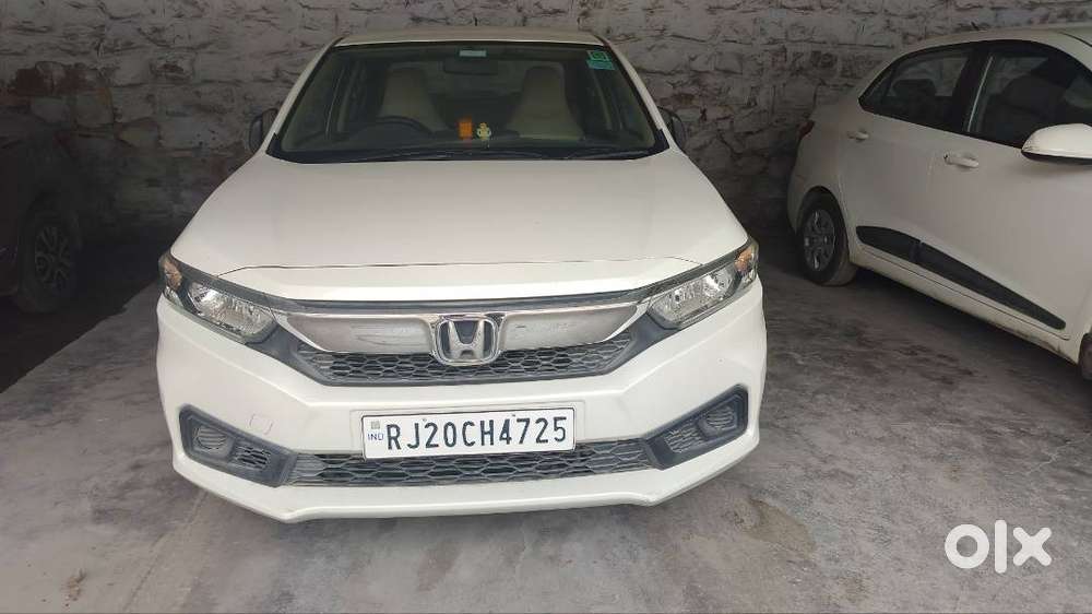 White Honda Amaze In Excellent Condition
