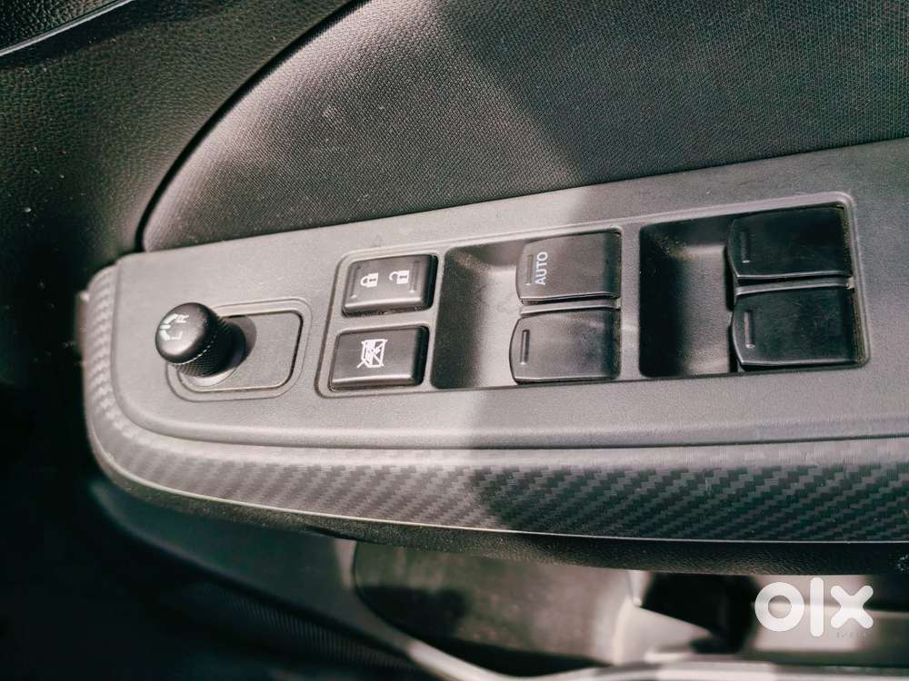 Maruti Suzuki Swift Vxi Optional, 2022, Petrol