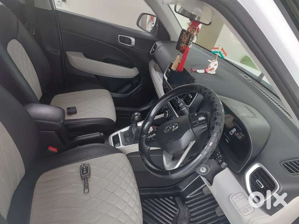 Hyundai Venue 2024 Petrol 470000 Km Driven