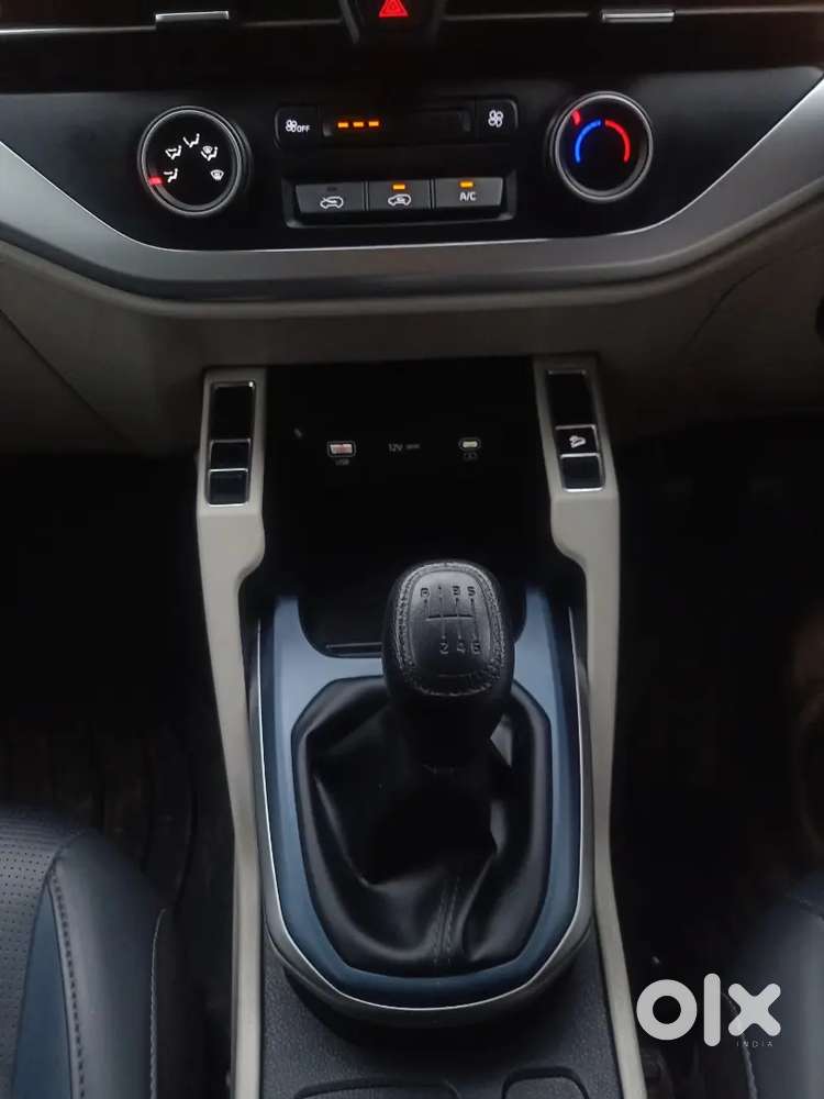 Kia Carens G 7-seater Manual Petrol 2025