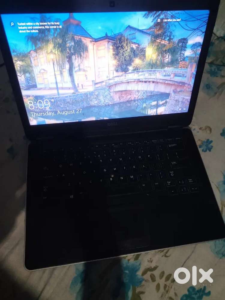 8 GB RAM , 238 GB SSD , INTEL(R) HD GRAPHICS FAMILY