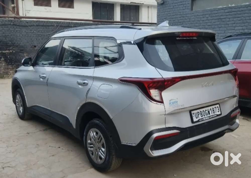 Kia Carens 2023 Petrol Well Maintained