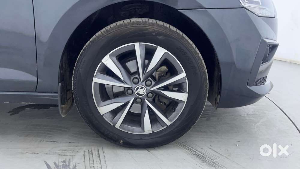 Skoda Slavia Style 1.0l Tsi Mt, 2023, Petrol