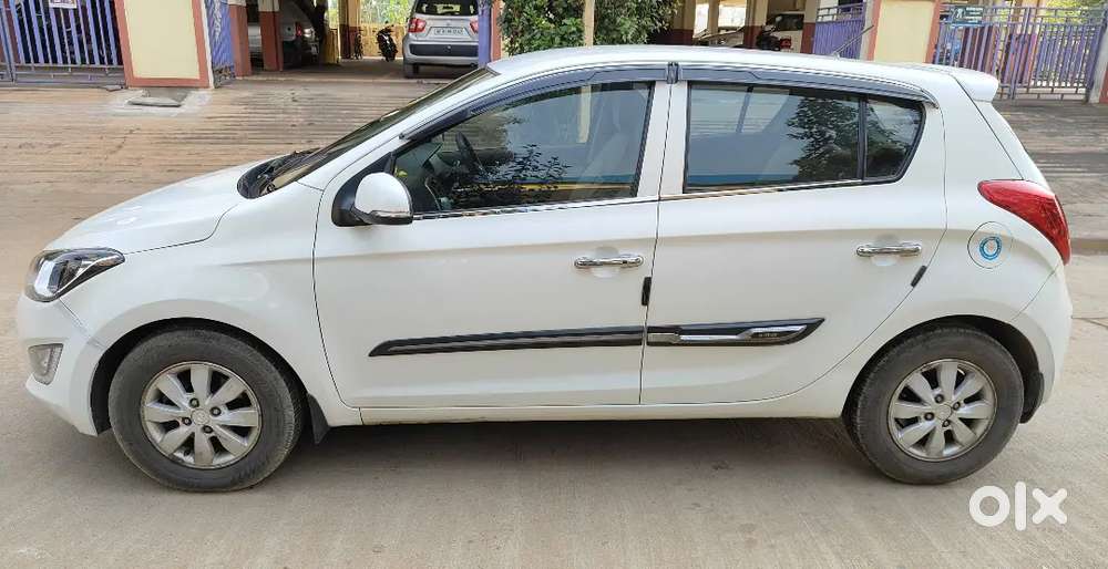 Hyundai I20 2013 Diesel 105000 Km Driven Well Maintained.