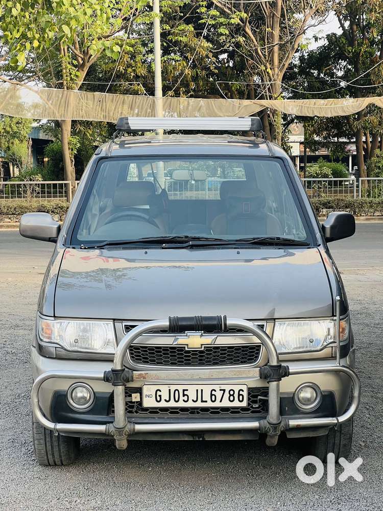 Chevrolet Tavera Lt 10 Seater Bsiii, 2015, Diesel