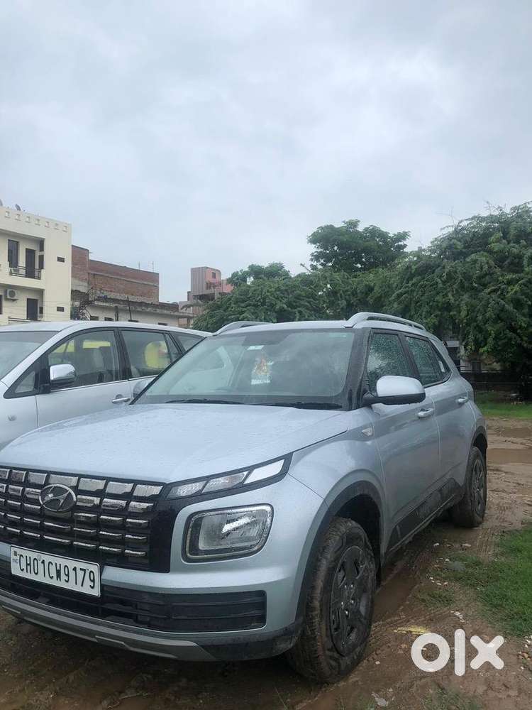 Hyundai Venue 2024 Petrol Good Condition