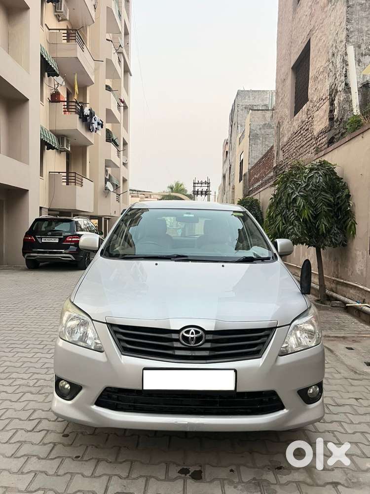Toyota Innova 2.5 G Diesel  1.05 Lakh Km  Full Toyota Service Record
