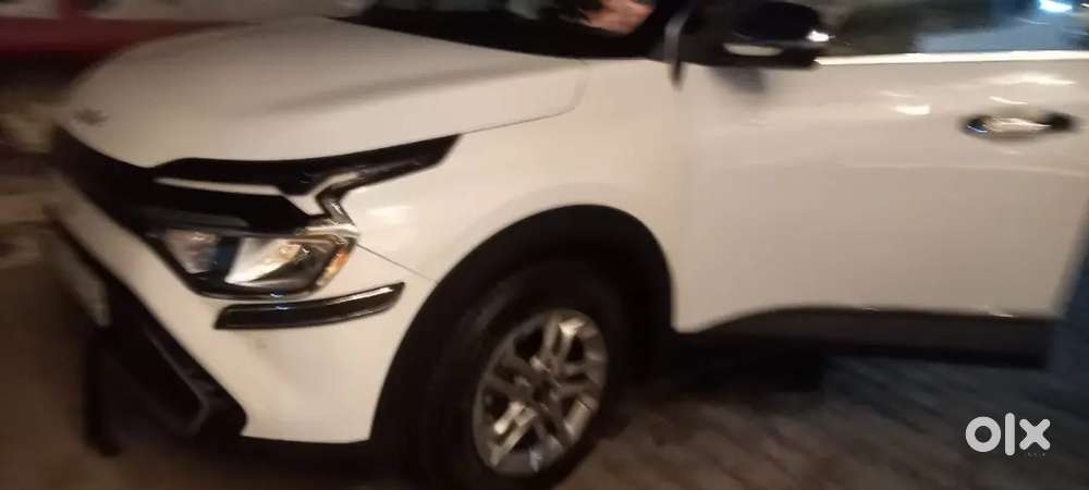 Kia Carens 2023 Petrol 27000 Km Driven