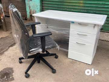 Computer table and 2024 chair set olx