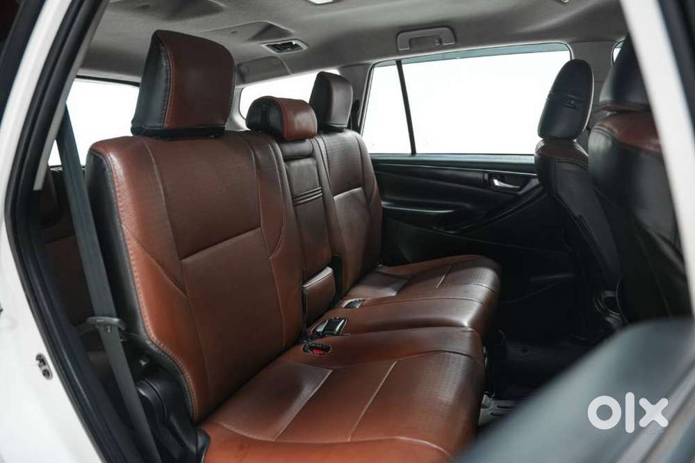 Toyota Innova Crysta 2.4 G Plus Mt 8 Str, 2024, Diesel