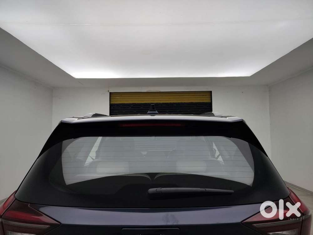 Mahindra Xuv700 2.0 Ax 7 Petrol At Str, 2023, Petrol