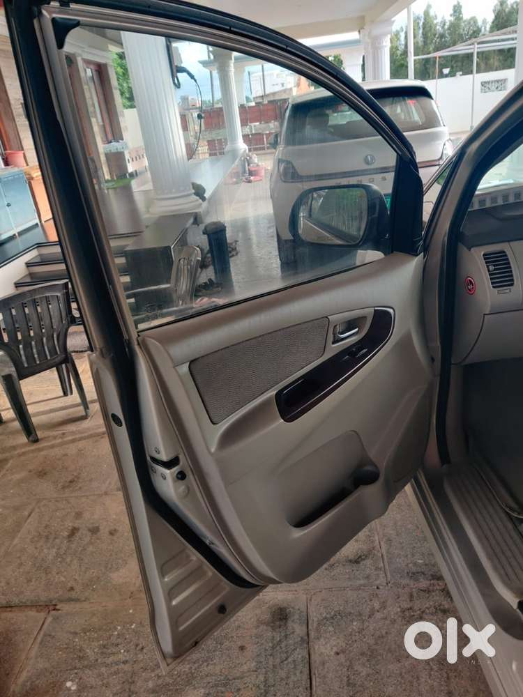 Toyota Innova 2.5 V Diesel 2012 Topend