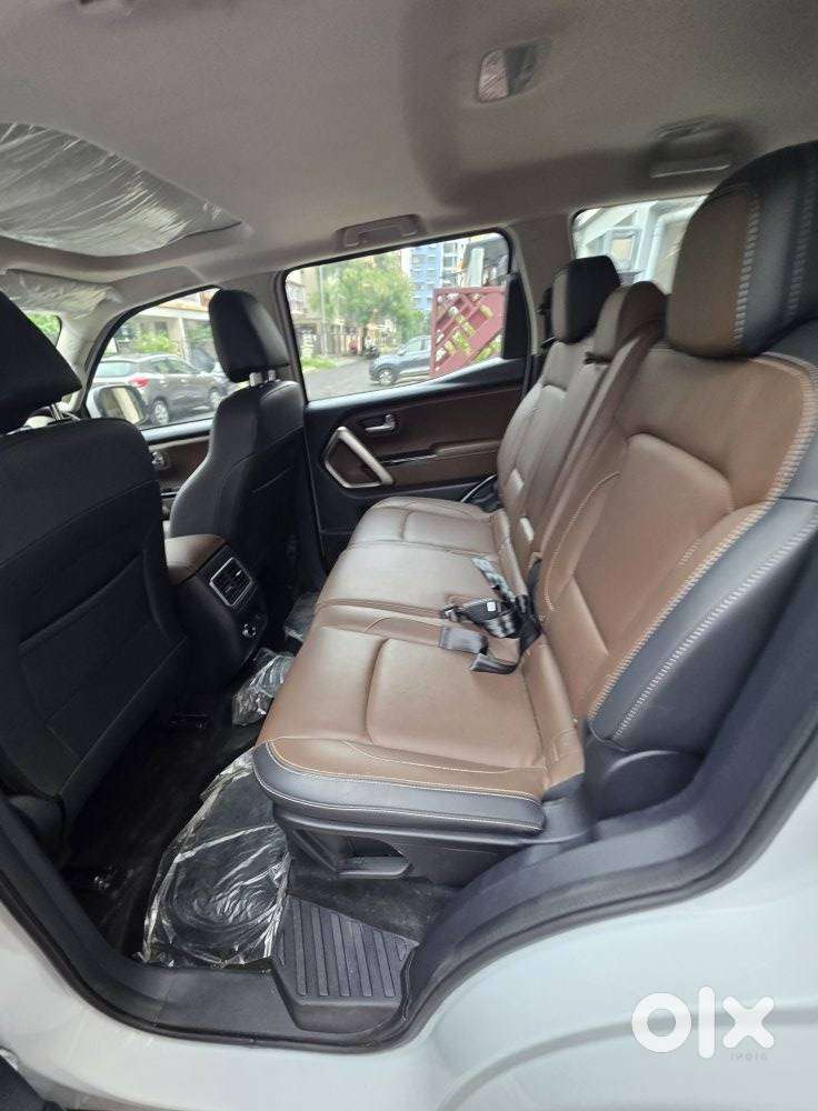 Mahindra Scorpio-n 2.0 Z8 Petrol At 7 Str, 2026, Petrol