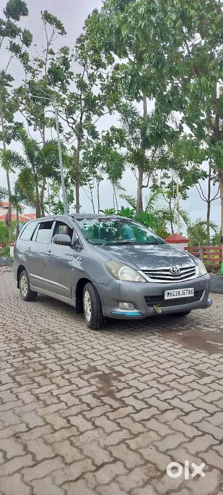 Toyota Innova 2011