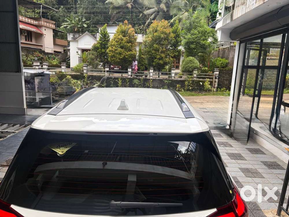  Drive Home Luxury: 2022 Mahindra Xuv700 Ax3 (manual) | 1st Owner