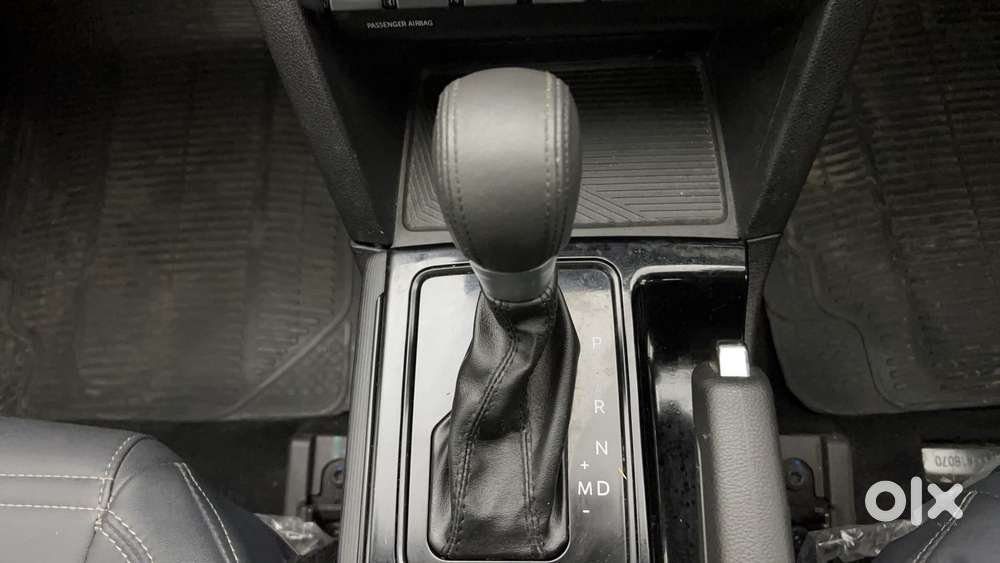 Mahindra Xuv700 2.0 Ax 5 Petrol At Str, 2023, Petrol