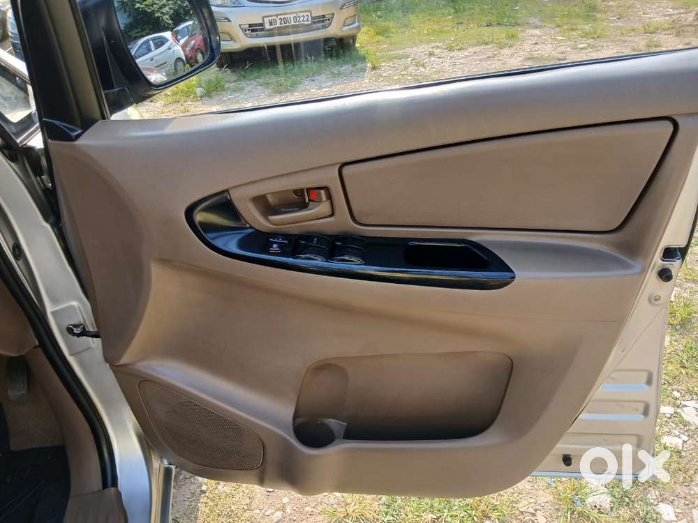 Toyota Innova 2.5 G (diesel) 8 Seater Bs Iv, 2016, Diesel