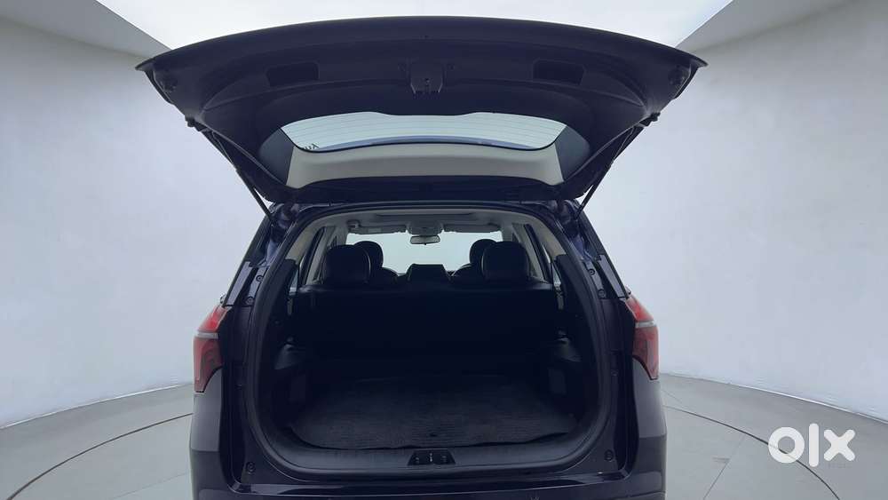Mahindra Xuv700 2.0 Ax 5 Petrol Mt Str, 2022, Petrol