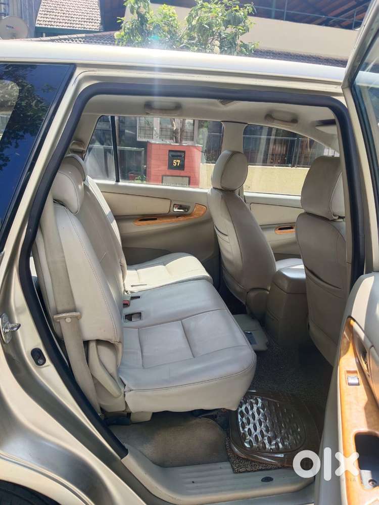 Toyota Innova 2004-2011 2.5 V Diesel 7-seater, 2010, Diesel