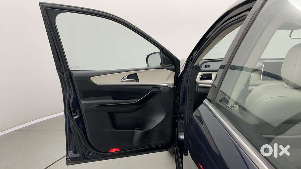 Mahindra Xuv700 2.2 Ax 7 Diesel At Luxury Pack Str, 2023, Diesel