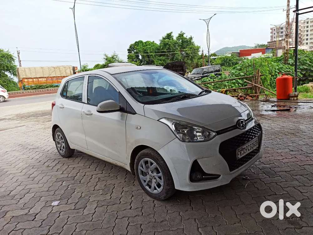 Hyundai Grand I10 2017 Petrol 90000 Km Driven