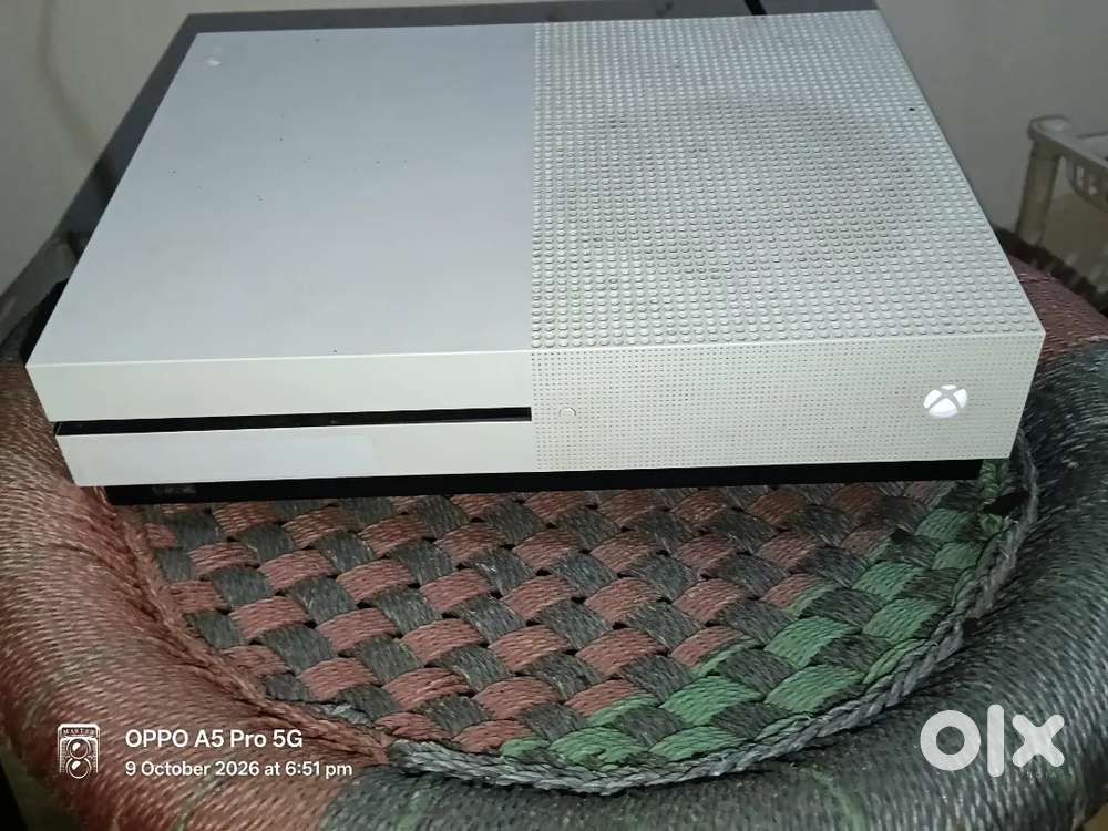 THIS XBOX CONDITION IS GOOD I GIVE 1 CONTROLLER NEW