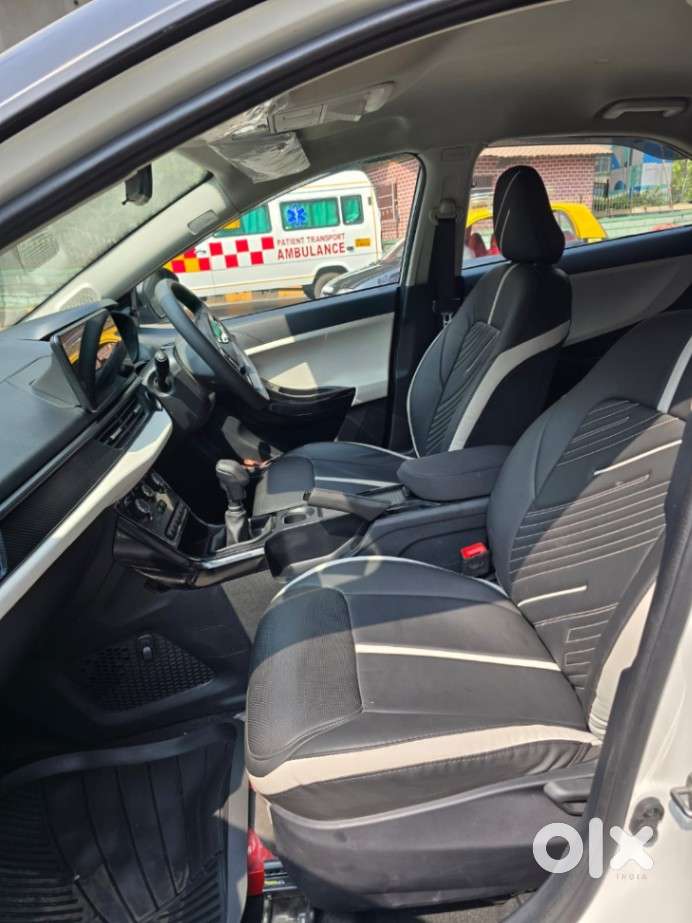 Tata Nexon Pure 1.2 Revotron Petrol 6 Mt, 2025, Cng & Hybrids