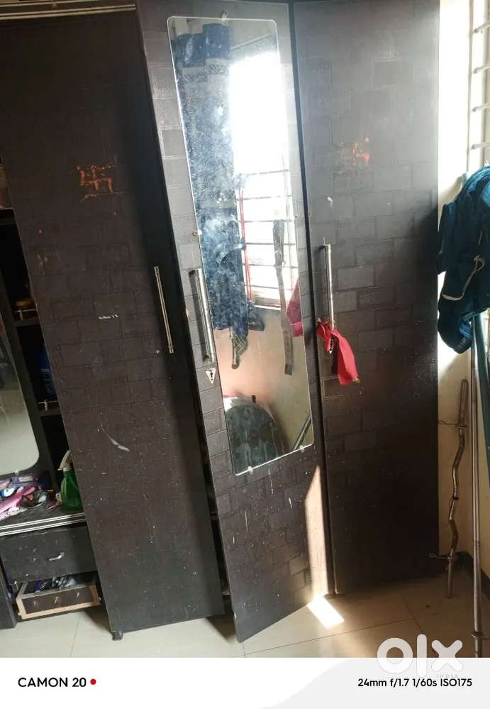 Wardrobe with additional cabinate