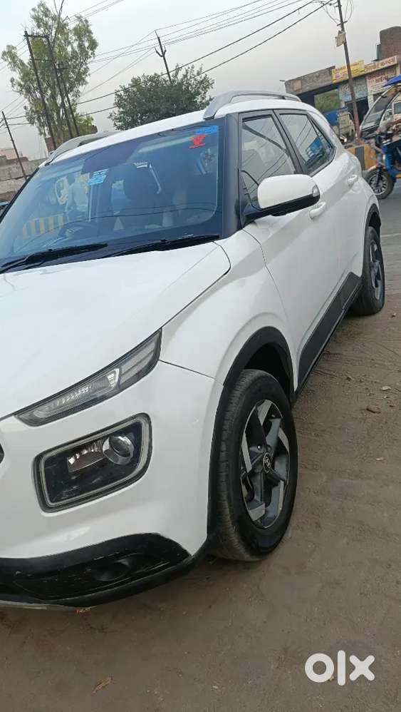 Hyundai Venue 2020 Petrol Well Maintained 3rd Owner Sx Sunroof
