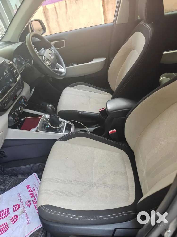 Hyundai Venue 2023 Petrol 24000 Km Driven