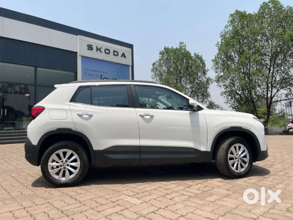 Skoda Kylaq Signature, 2025, Petrol