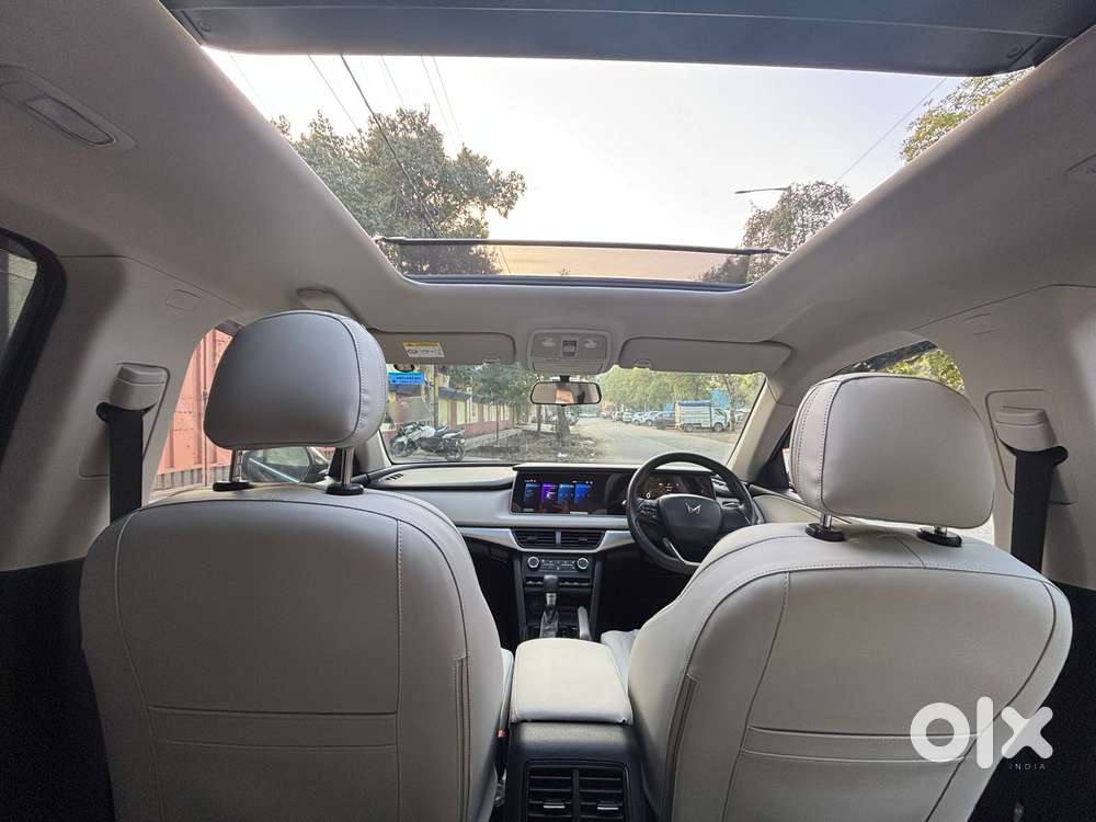 Mahindra Xuv700 2.0 Ax 5 Petrol At Str, 2022, Petrol