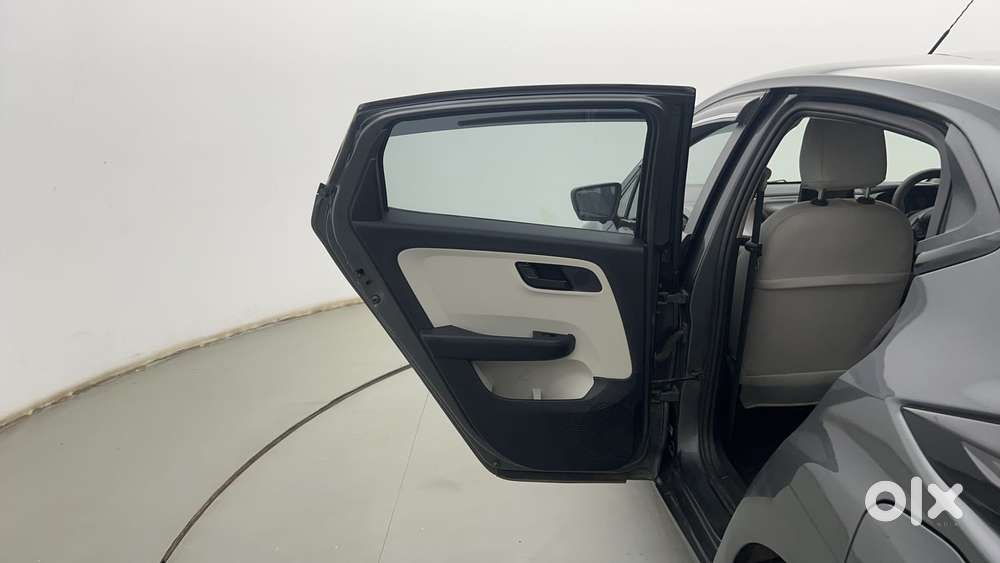 Tata Altroz 1.2 Xt, 2022, Petrol