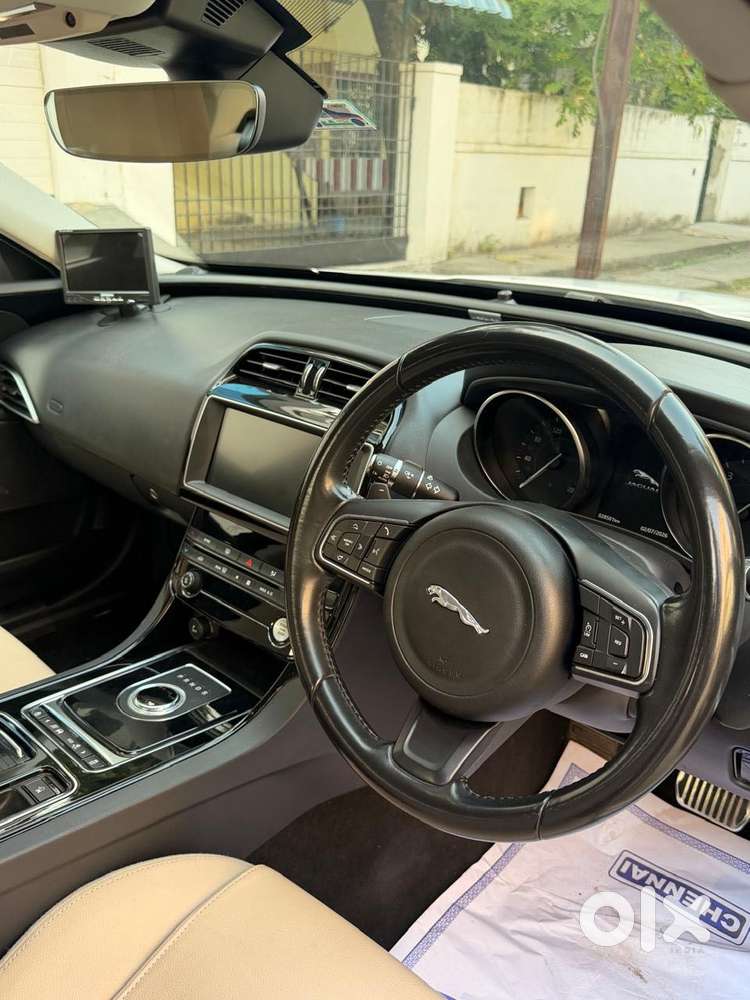 Jaguar Xe Pure, 2019, Petrol