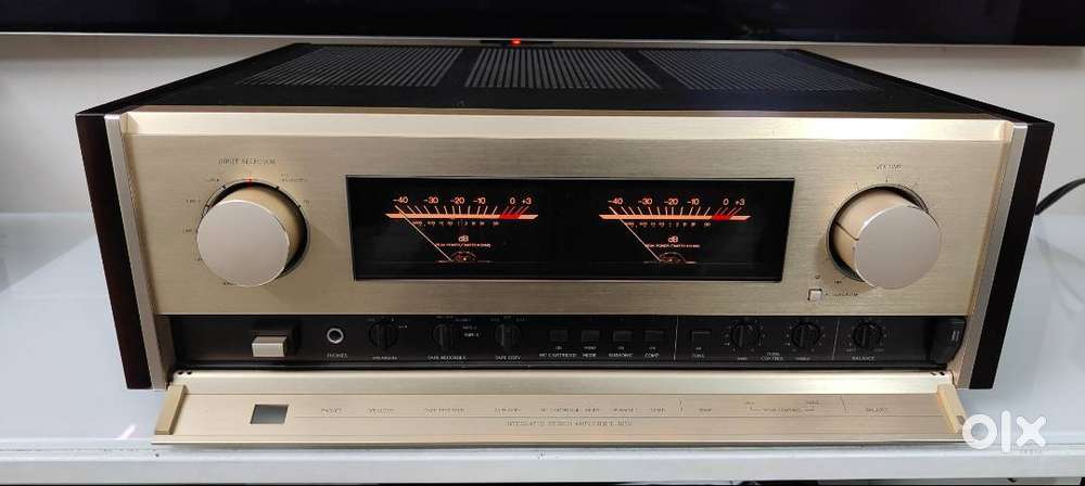 The Accuphase E-305V is a high-end, vintage integrated stereo