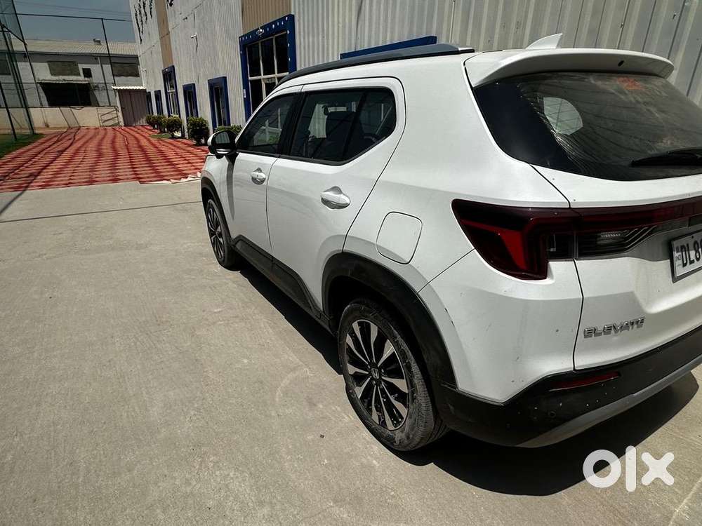 Sun Roof , Side Mirror Camera