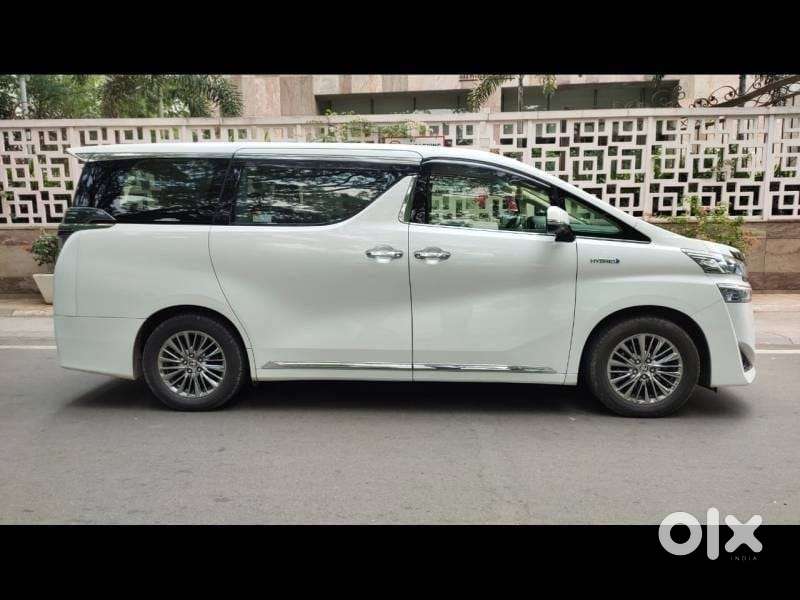 Toyota Vellfire 2.5 Executive Lounge, 2021, Petrol