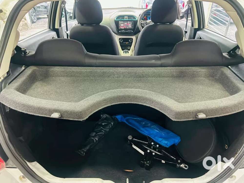 Tata Tiago Xza, 2018, Petrol