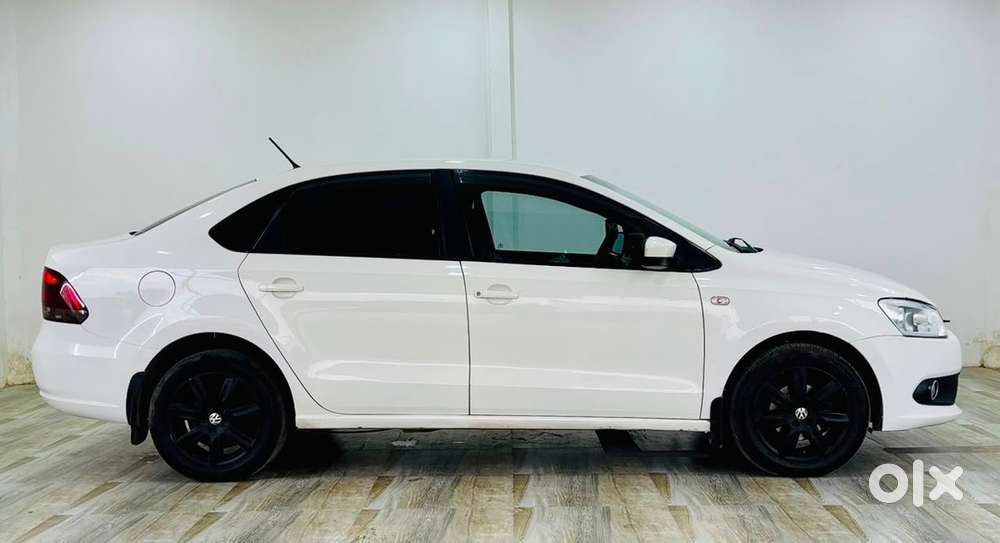 Volkswagen Vento 1.6 Highline (automatic)