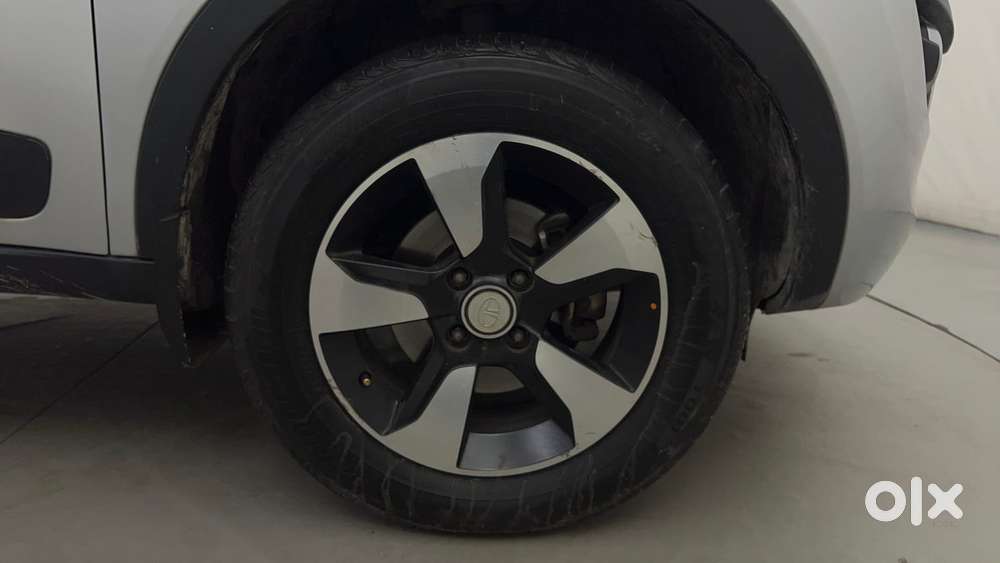 Tata Nexon 1.2 Revotron Xza Plus (l), 2019, Petrol
