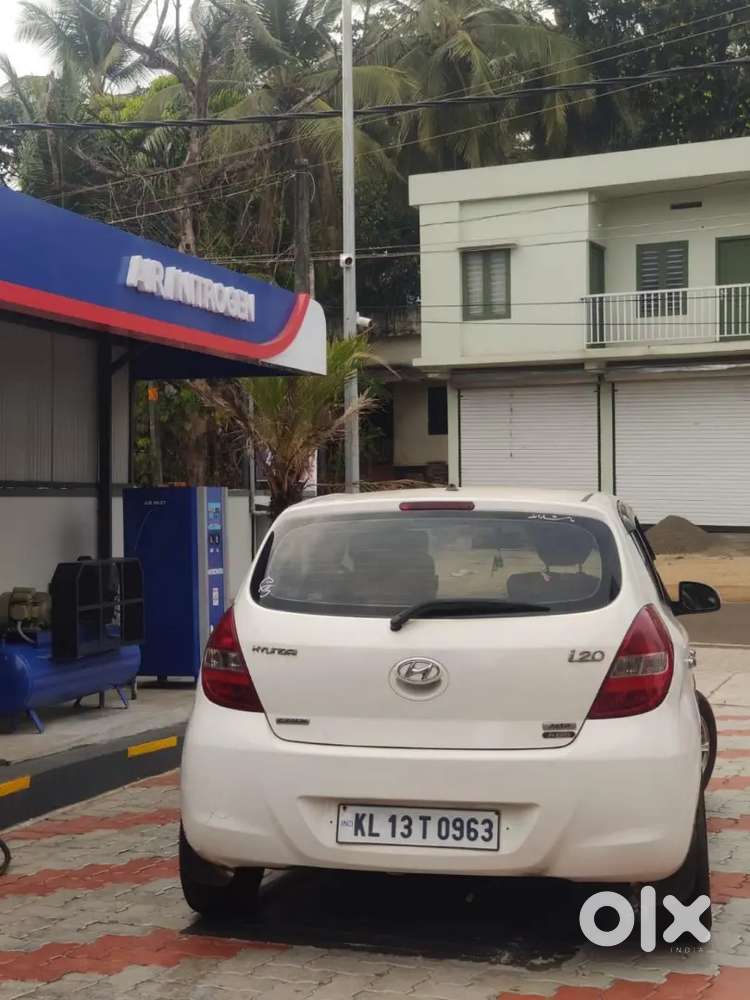 Hyundai I20 2009  Asta  White Colour