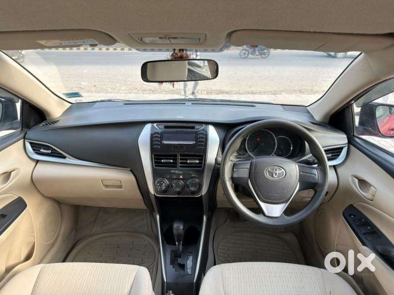 Toyota Yaris J Cvt, 2018, Petrol