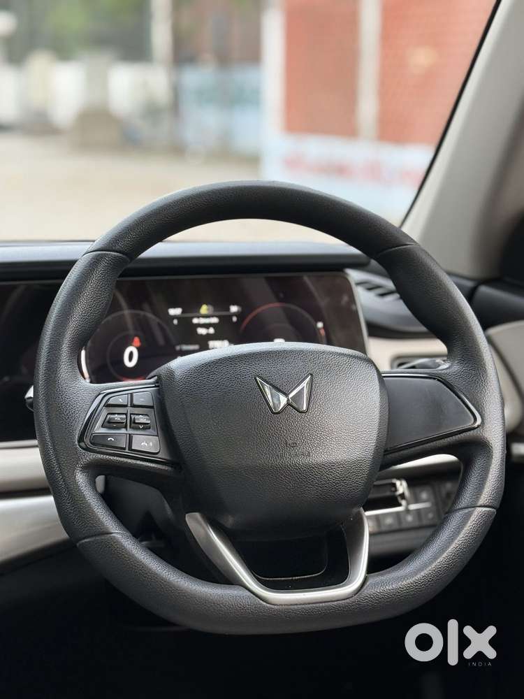 Mahindra Xuv700 2.2 Ax 5 Diesel At 7 Str, 2023, Diesel