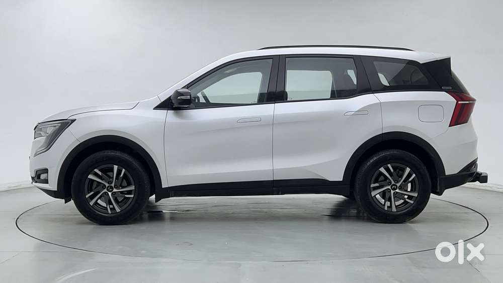 Mahindra Xuv700 2.0 Ax 5 Petrol Mt 7 Str, 2025, Petrol