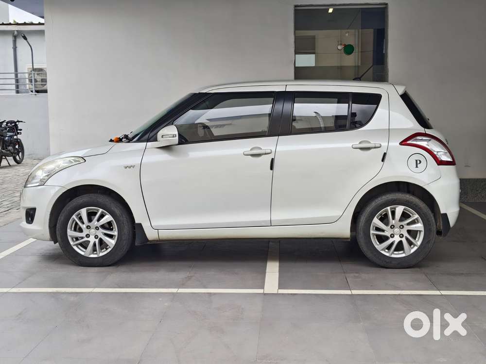 Maruti Suzuki Swift 1.2 Zxi Abs, 2012, Petrol