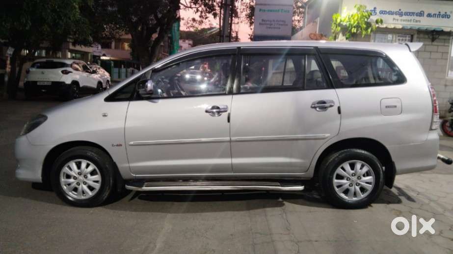 Toyota Innova 2004-2011 2.5 V Diesel 8-seater, 2011, Diesel