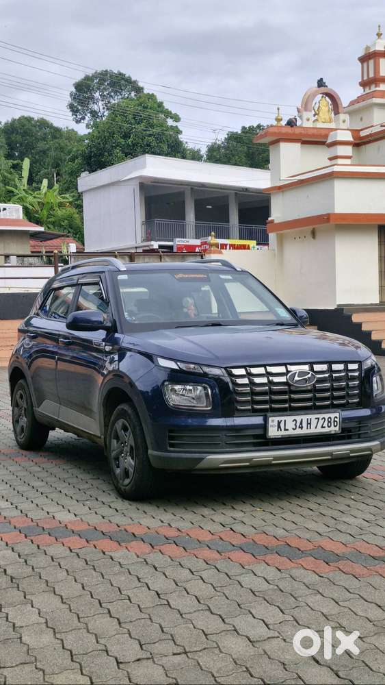 Hyundai Venue 2023 Petrol 41000 Km Driven