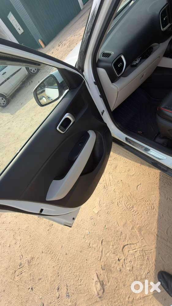 Hyundai Venue Petrol Manual 2023