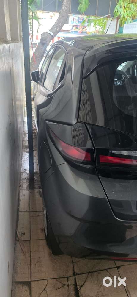 Tata Altroz, 2022, Petrol