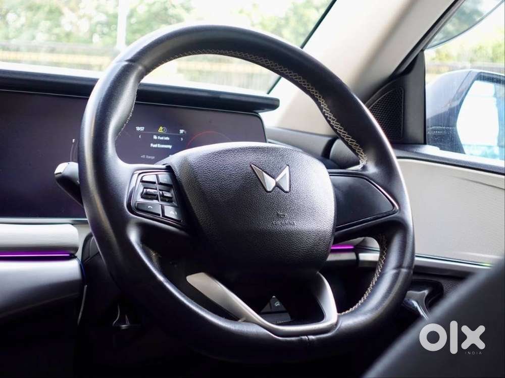 Mahindra Xuv700 2.2 Ax 5 Diesel At Str, 2022, Diesel